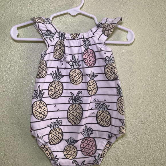 Honolulu Baby Co romper • 6-12m - Picture 2 of 2